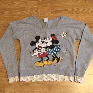 Cute DISNEY Minnie&Mickey sweatshirt!